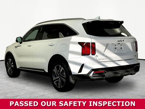 Certified 2023 Kia Sorento SX Prestige w/ Panoramic Sunroof Package AWD/4WD image 4