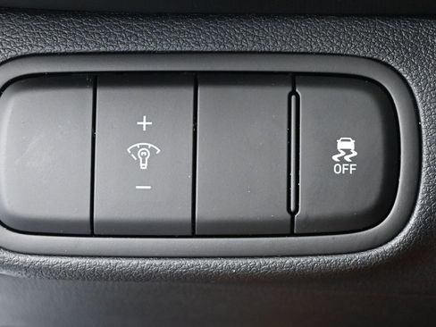 Certified 2025 Hyundai Venue SE image 25