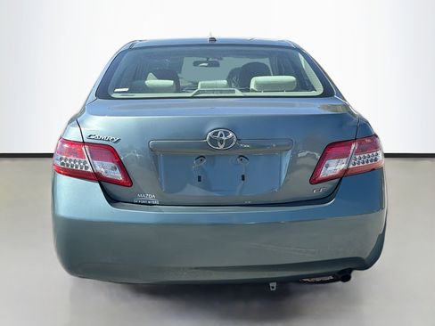 Used 2010 Toyota Camry LE image 4