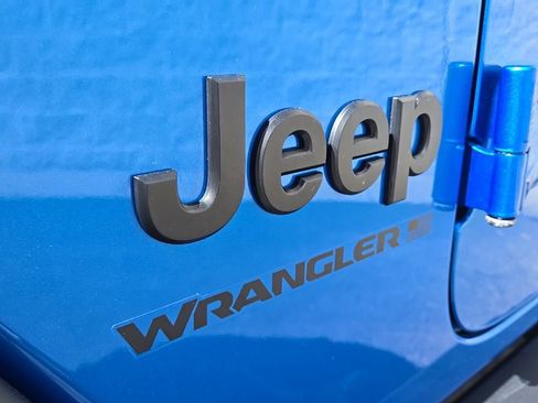 Used 2025 Jeep Wrangler Sport AWD/4WD image 10