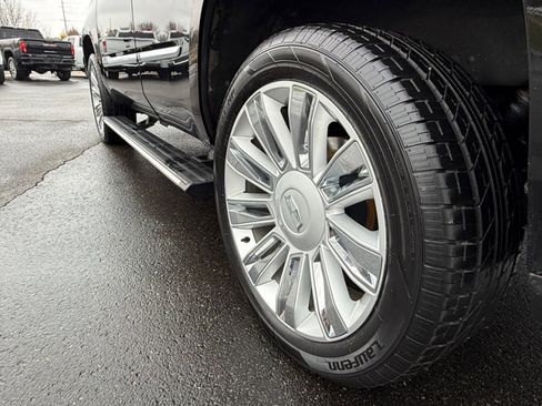 Used 2018 Cadillac Escalade Platinum image 42