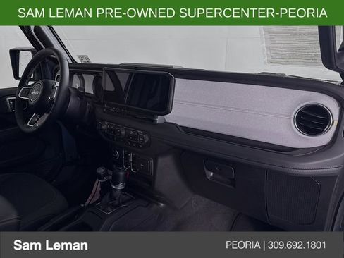 Used 2025 Jeep Wrangler Unlimited Sahara w/ Safety Group image 27