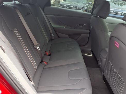 Used 2025 Hyundai Elantra SEL FWD image 9