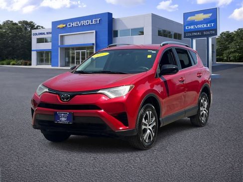 Used 2017 Toyota RAV4 LE AWD/4WD image 2
