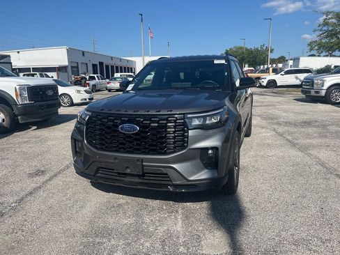 Used 2025 Ford Explorer ST-Line w/ ST-Line Street Pack AWD/4WD image 2