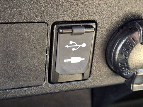 Used 2015 Toyota RAV4 Limited w/ Technology Package AWD/4WD image 25