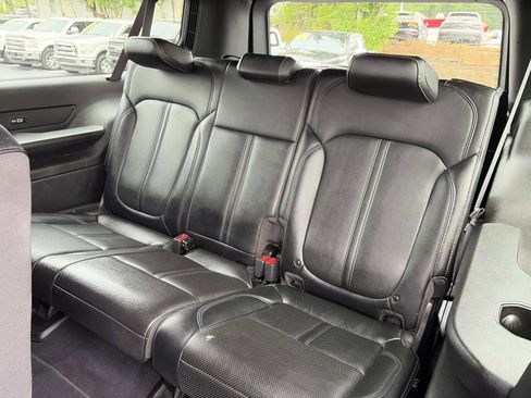 Used 2024 Jeep Wagoneer L Series II w/ Flexible Seating Group AWD/4WD image 15