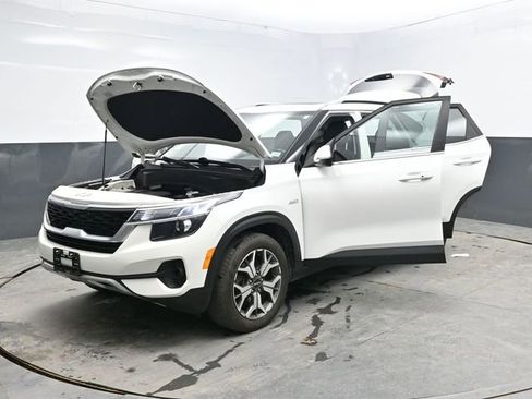 Used 2022 Kia Seltos EX image 47