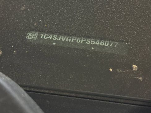 Used 2023 Jeep Grand Wagoneer Series III image 2