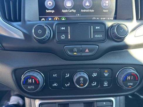 Used 2024 GMC Terrain SLT image 28