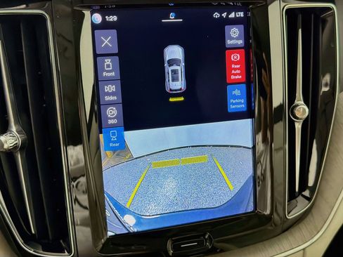 Certified 2023 Volvo XC60 B5 Plus w/ Climate Package FWD image 14