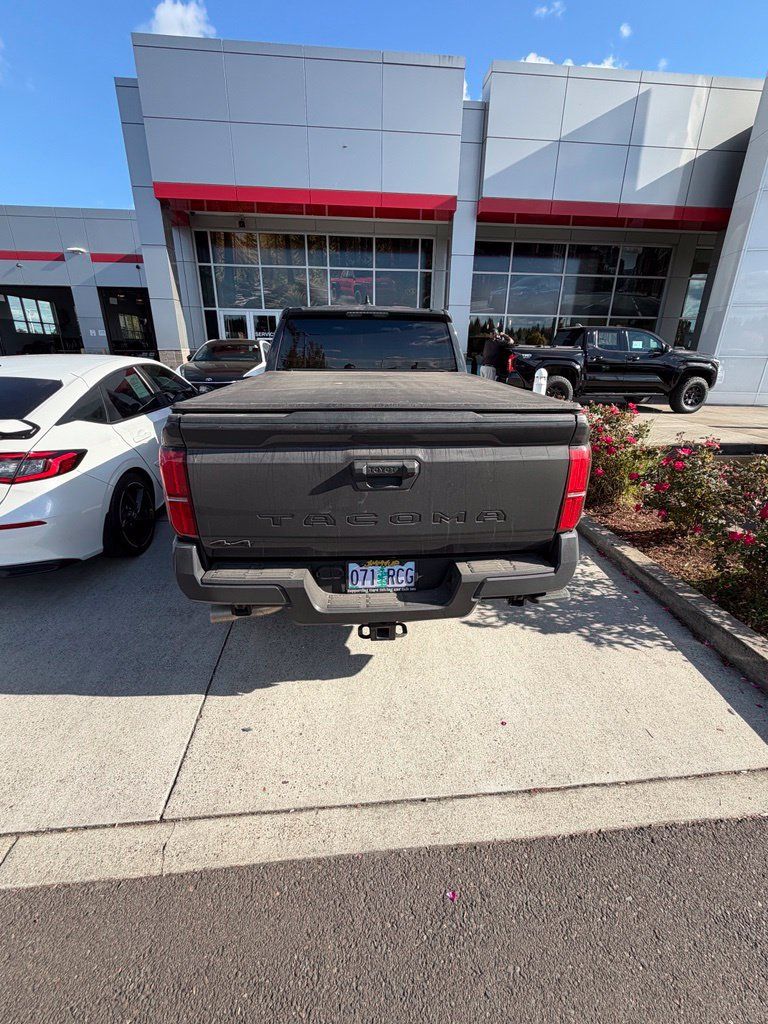 Used 2026 Toyota Tacoma SR5 AWD/4WD image 5