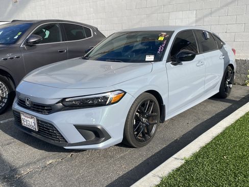 Used 2023 Honda Civic Sport image 2
