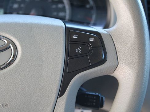 Used 2014 Toyota Sienna LE image 22