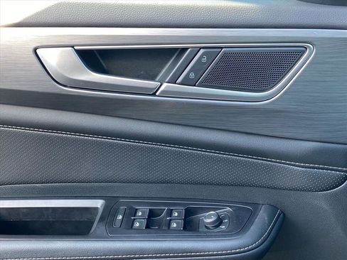 Certified 2025 Volkswagen Atlas Cross Sport SE w/ Panoramic Sunroof Package image 16