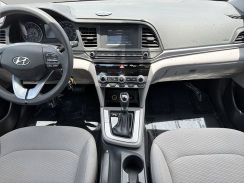 Used 2020 Hyundai Elantra SE FWD image 13