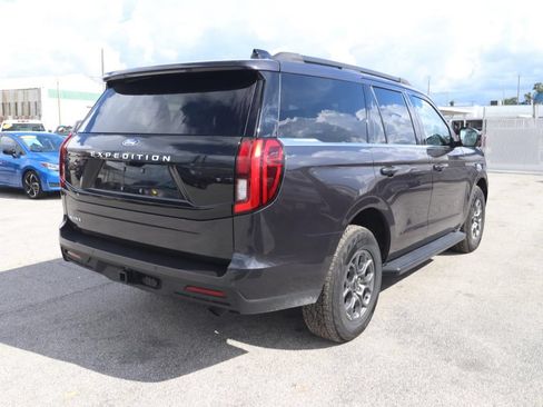 Used 2025 Ford Expedition Active RWD image 8