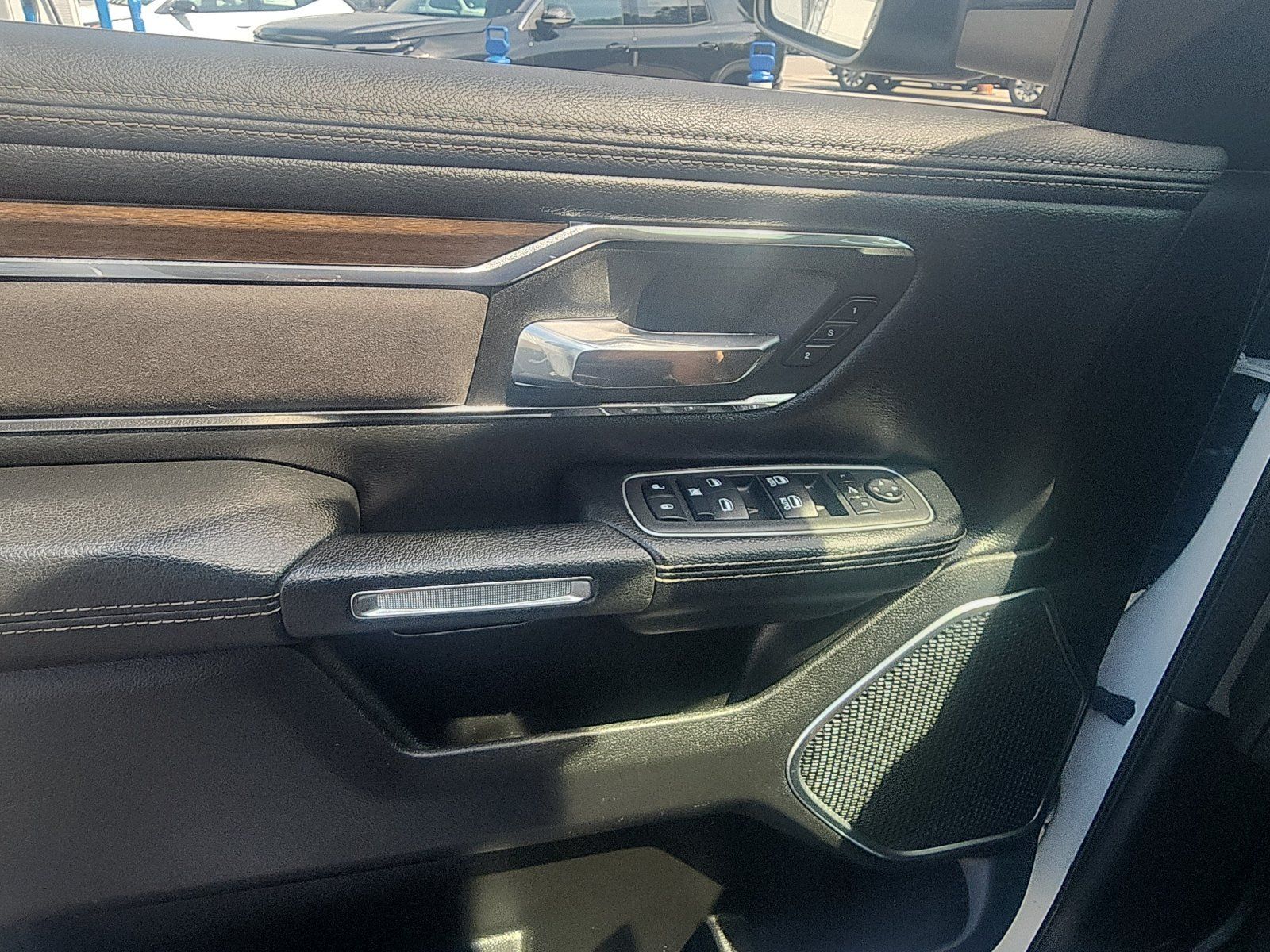 Used 2022 RAM 1500 Laramie AWD/4WD image 18