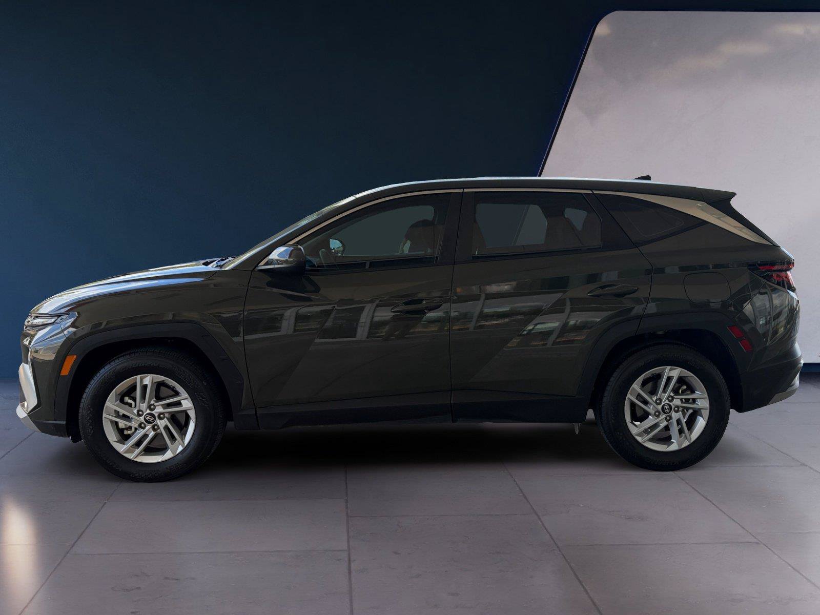 Used 2025 Hyundai Tucson SE FWD image 2