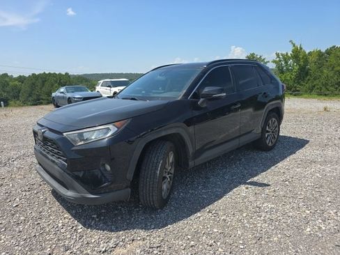 Used 2019 Toyota RAV4 XLE Premium FWD image 3