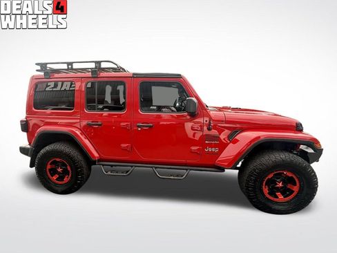 Used 2018 Jeep Wrangler Unlimited Sahara AWD/4WD image 5