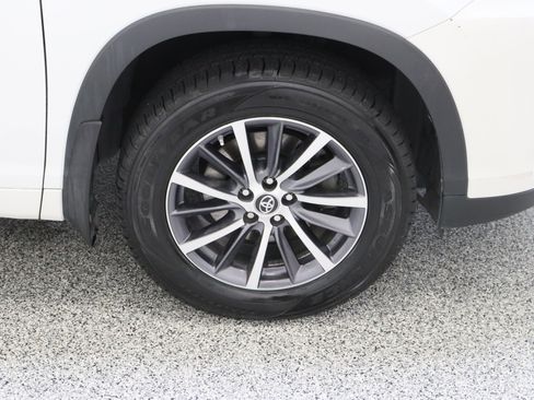 Used 2017 Toyota Highlander XLE AWD/4WD image 5