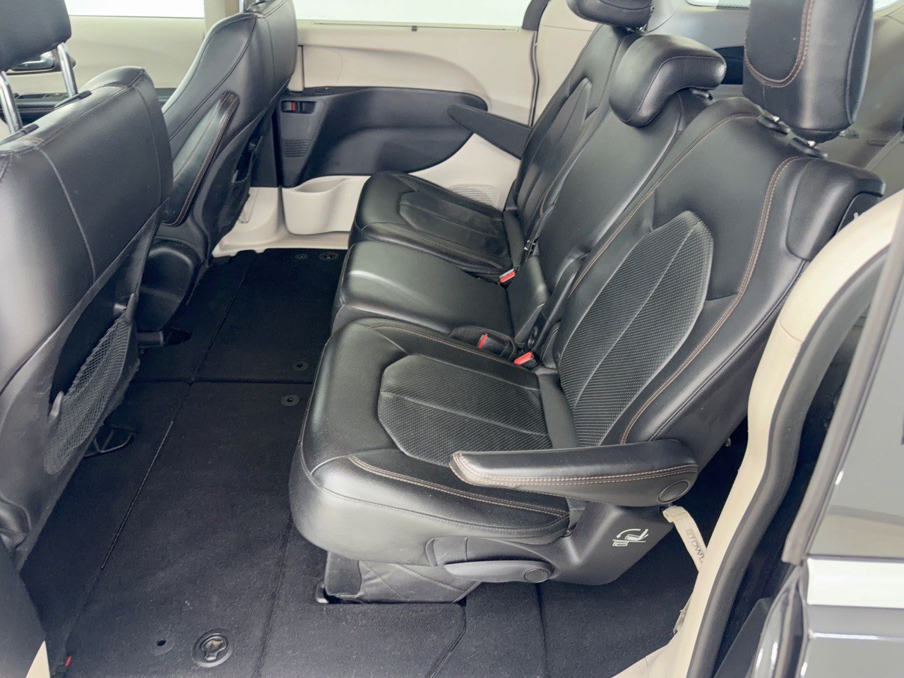 Used 2019 Chrysler Pacifica Touring-L FWD image 25