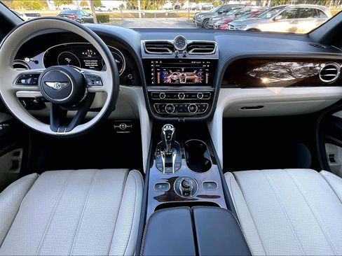 Used 2021 Bentley Bentayga image 14