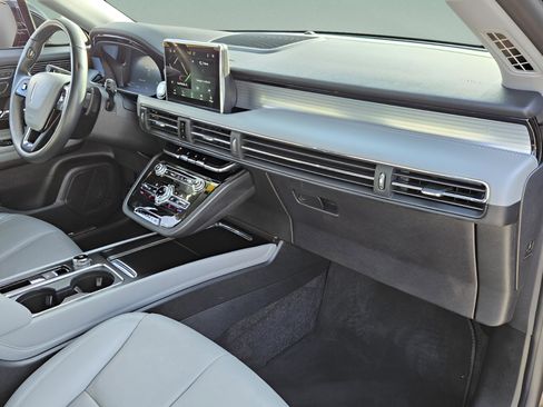 Used 2022 Lincoln Corsair Grand Touring image 15