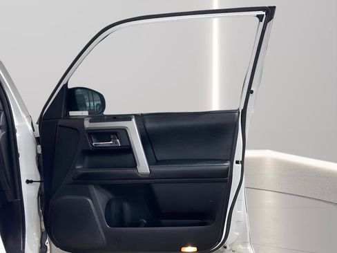 Used 2014 Toyota 4Runner SR5 image 12