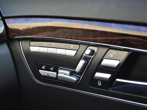 Used 2013 Mercedes-Benz S 550 4MATIC image 14