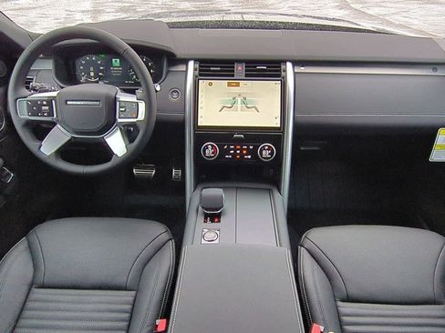 New 2026 Land Rover Discovery Limited Edition image 15