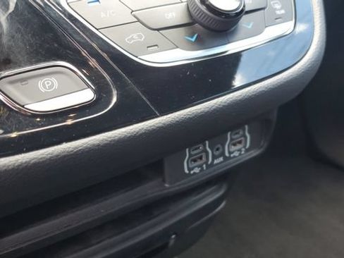 Certified 2023 Chrysler Pacifica Touring-L w/ S Appearance Package FWD image 17