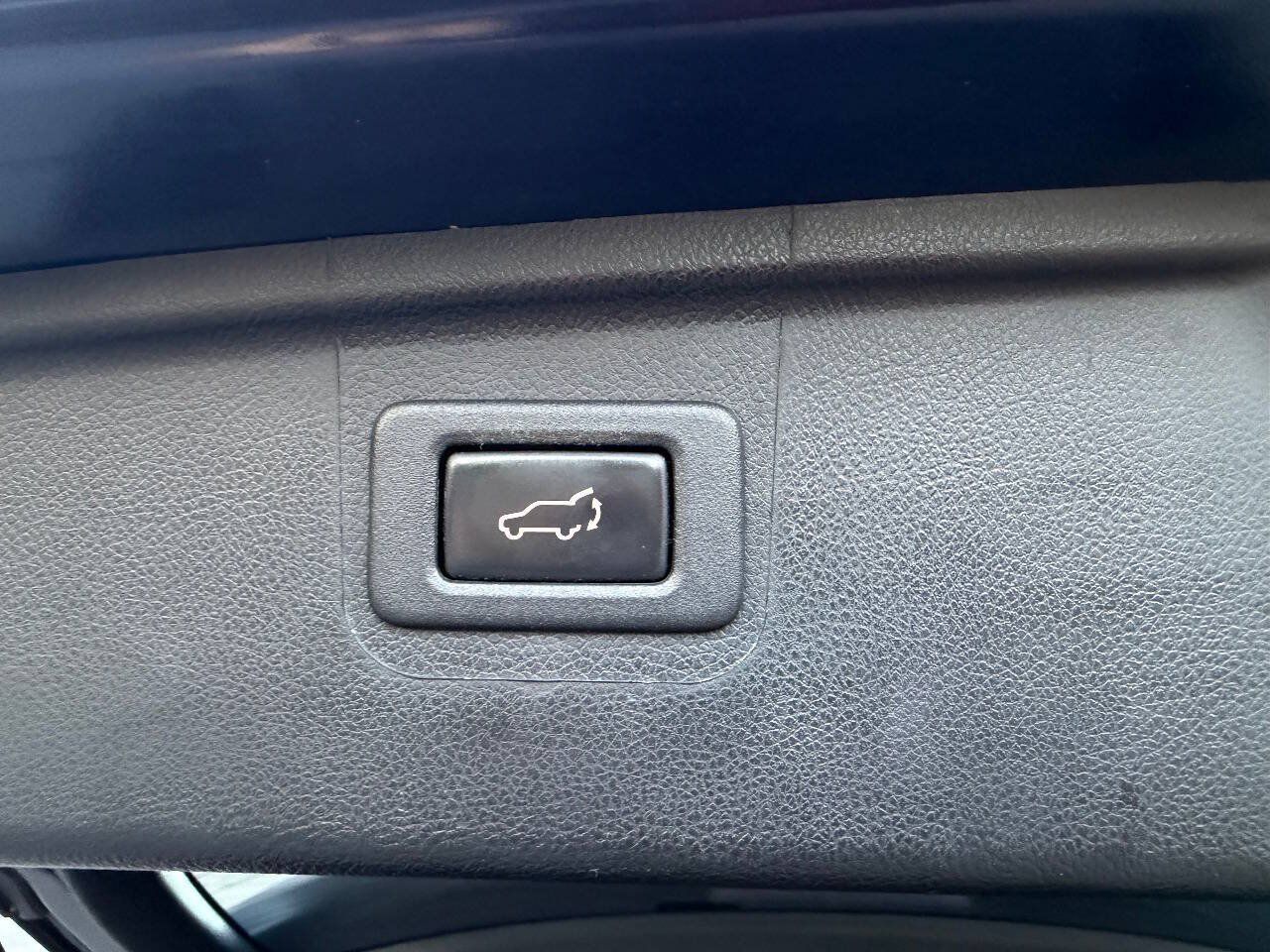 Used 2018 Subaru Outback 2.5i Touring AWD/4WD image 22