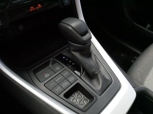 Certified 2025 Toyota RAV4 XLE AWD/4WD image 24
