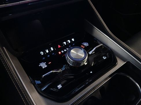 Used 2025 Jeep Wagoneer Series II image 19