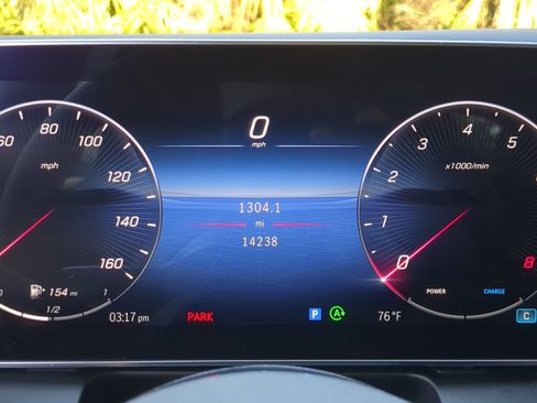 Used 2024 Mercedes-Benz GLC 300 4MATIC image 32