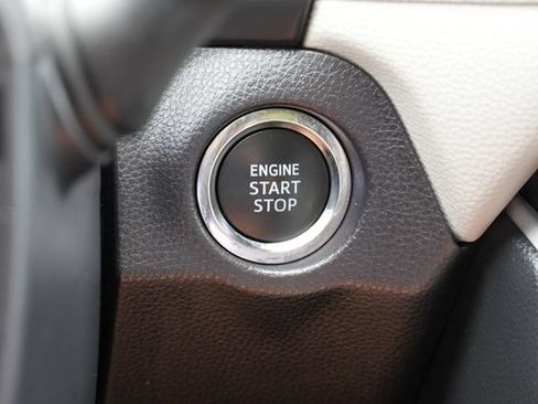 Used 2025 Toyota RAV4 XLE FWD image 28