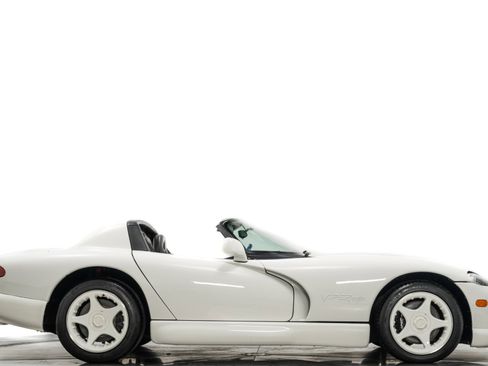 Used 1996 Dodge Viper RT/10 image 2