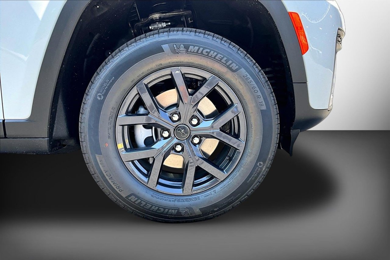 New 2027 Jeep Grand Cherokee Altitude AWD/4WD image 33