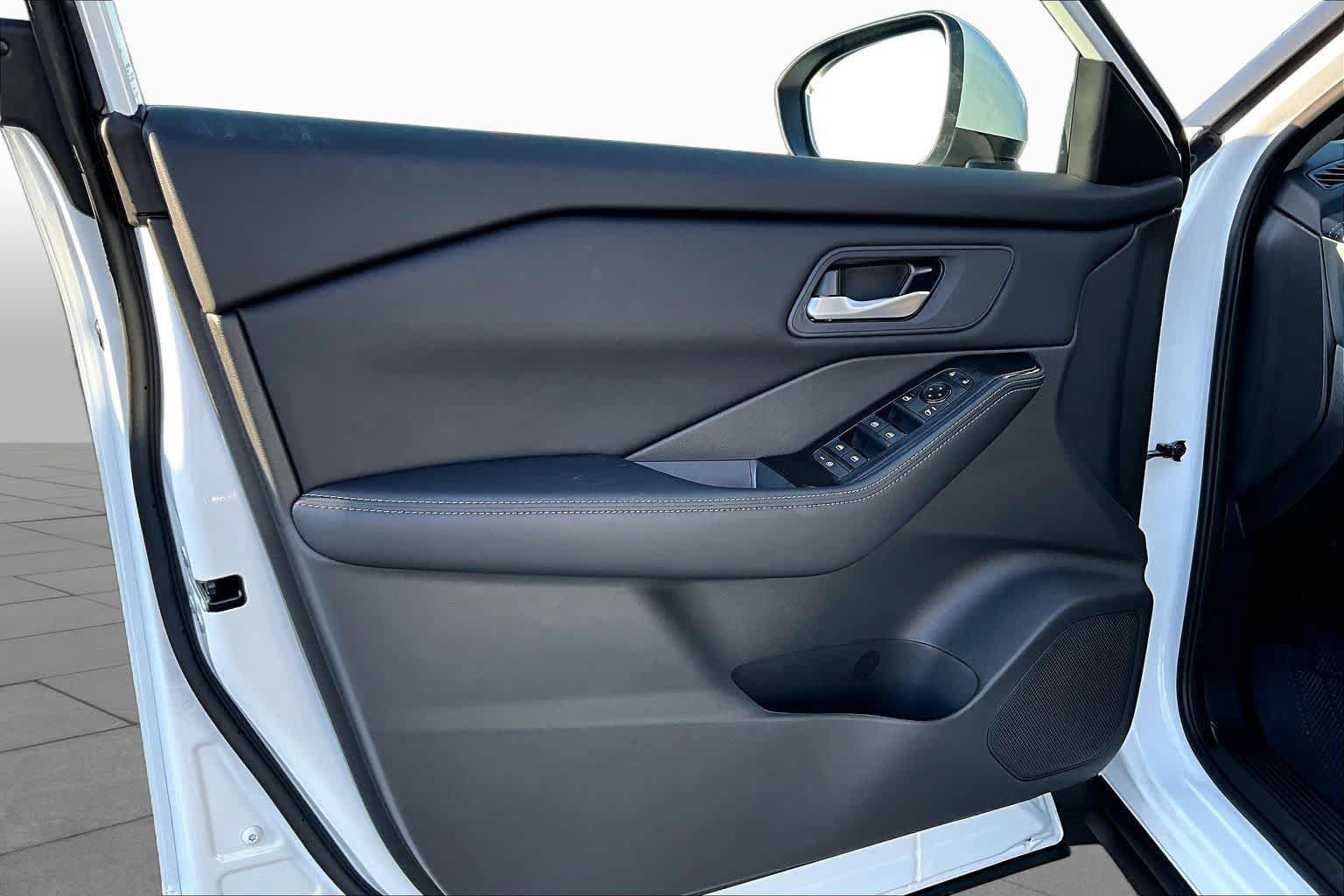 New 2027 Nissan Rogue SV FWD image 10
