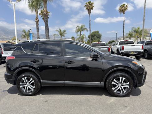 Used 2017 Toyota RAV4 LE w/ Carpet Mat Package AWD/4WD image 9