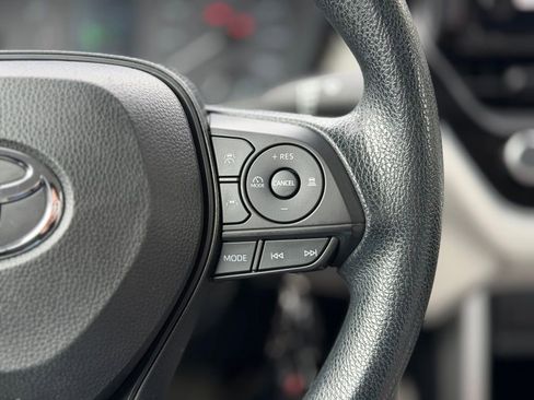 Used 2024 Toyota Corolla Cross L image 10