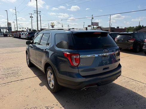 Used 2018 Ford Explorer XLT FWD image 6