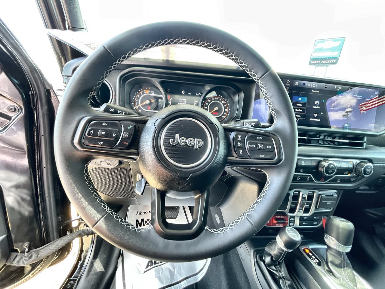Used 2025 Jeep Wrangler Unlimited Rubicon AWD/4WD image 11