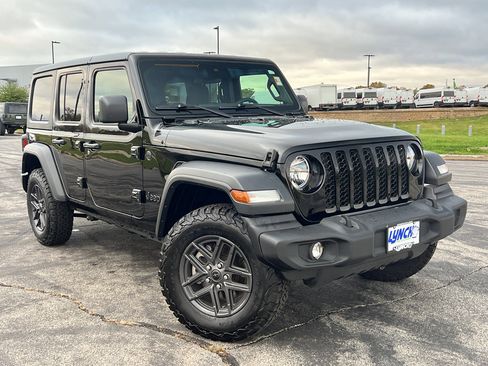 Used 2024 Jeep Wrangler Sport S image 5