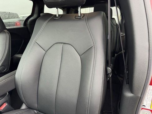 New 2026 Chrysler Pacifica Select image 27
