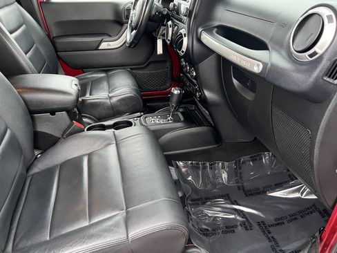 Used 2012 Jeep Wrangler Unlimited Sahara w/ Connectivity Group image 20