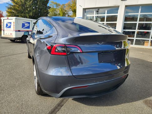 Used 2020 Tesla Model Y Long Range image 12