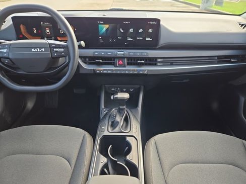 Used 2025 Kia K4 FWD image 16